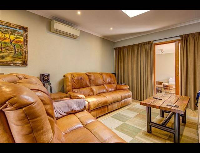 4 BEDROOM TOWNHOUSE FOR SALE IN ALLEN GROVE